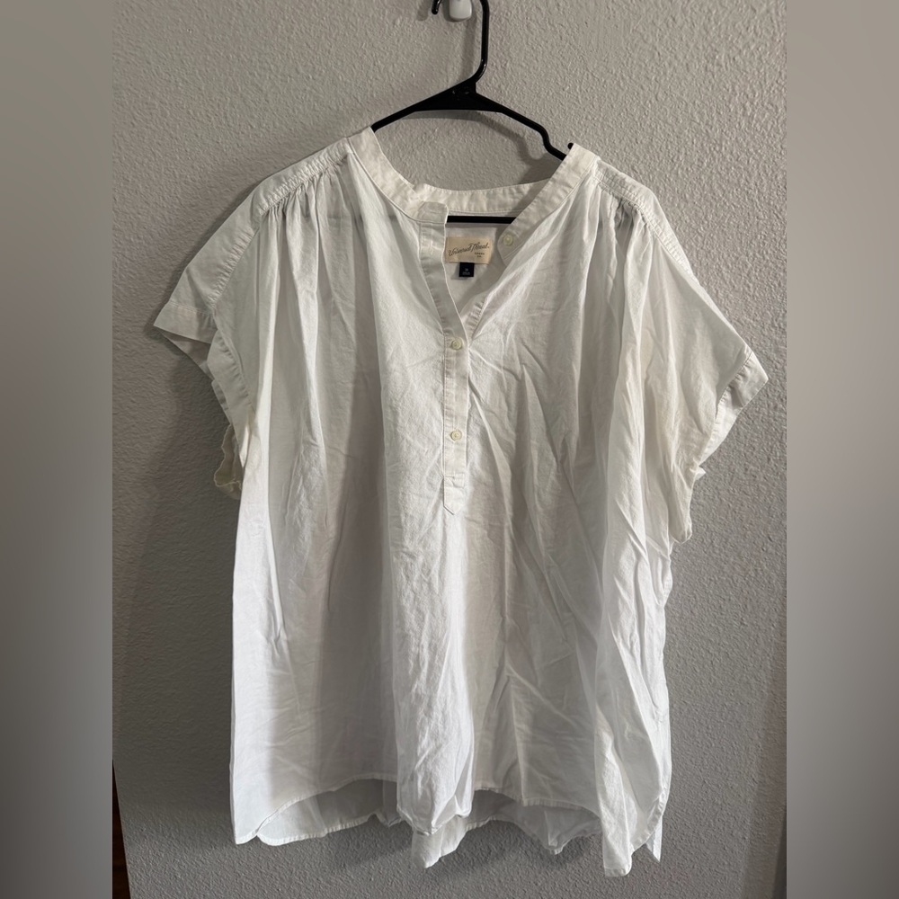 Universal Thread Classic White Blouse